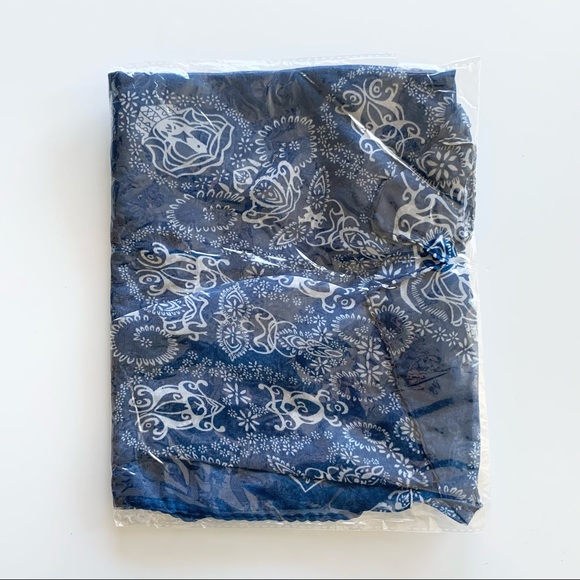 🌸New🌸 Women’s Lightweight Scarves 4 Colors Available 31”W x 59”L - Picture 11 of 13